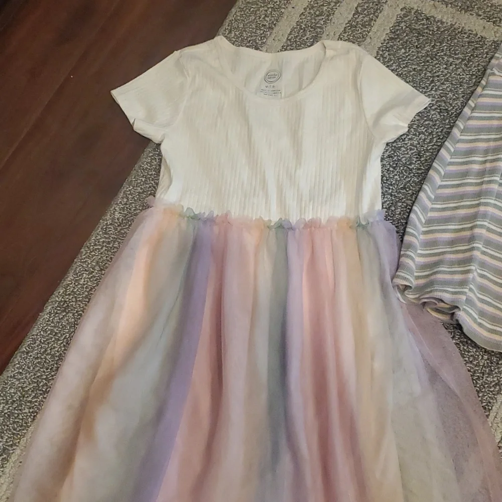 2 Girl dresses - Picture 2 of 7
